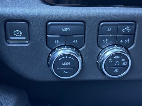 Used 2024 GMC Sierra 1500 SLT image 31