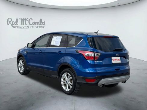 Used 2017 Ford Escape SE image 3