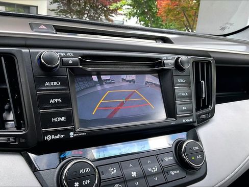 Used 2016 Toyota RAV4 XLE AWD/4WD image 14