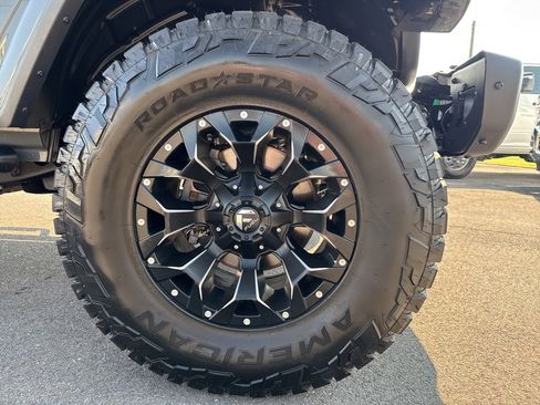 Used 2018 Jeep Wrangler Unlimited Sahara w/ Quick Order Package 24M Moab image 12