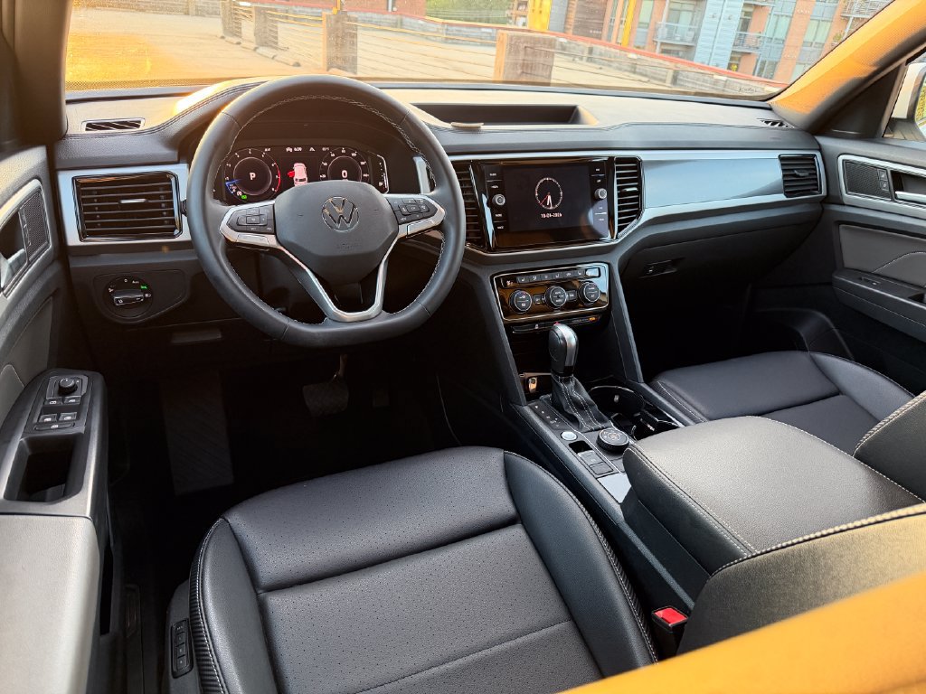 Certified 2023 Volkswagen Atlas Cross Sport SEL AWD/4WD image 14