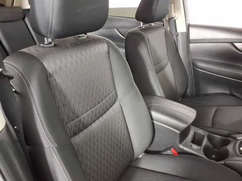 Used 2019 Nissan Rogue SV FWD image 10