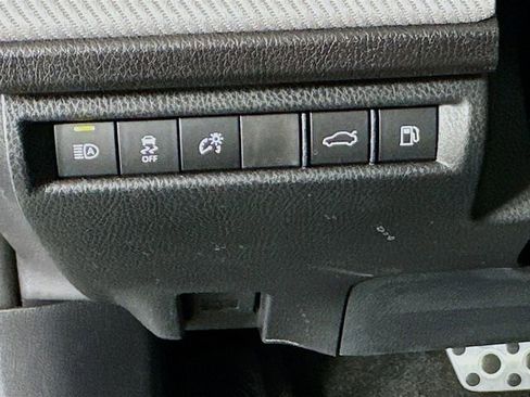 Used 2026 Toyota Camry SE w/ Convenience Package FWD image 12