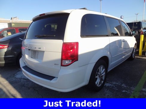 Used 2016 Dodge Grand Caravan SXT image 5