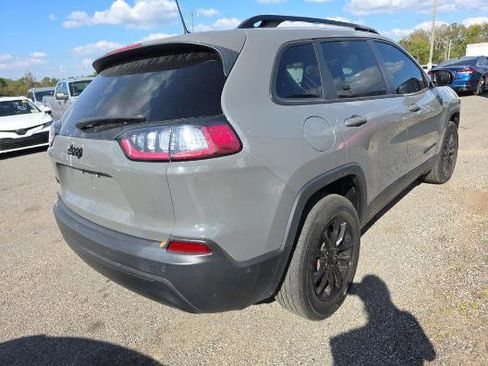 Used 2023 Jeep Cherokee Altitude Lux image 4