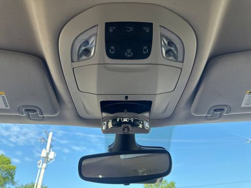 Used 2023 Chrysler Pacifica Touring-L FWD image 23