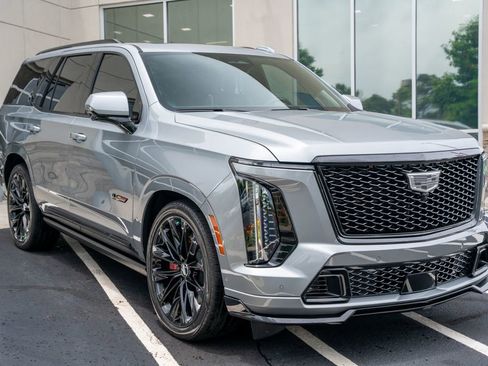 Used 2025 Cadillac Escalade V w/ LPO, ONYX Package AWD/4WD image 7