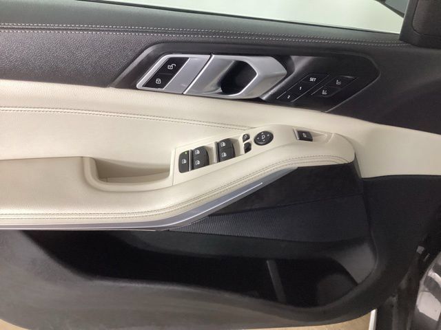 Used 2022 BMW X5 xDrive40i w/ Luxury Seating Package AWD/4WD image 11