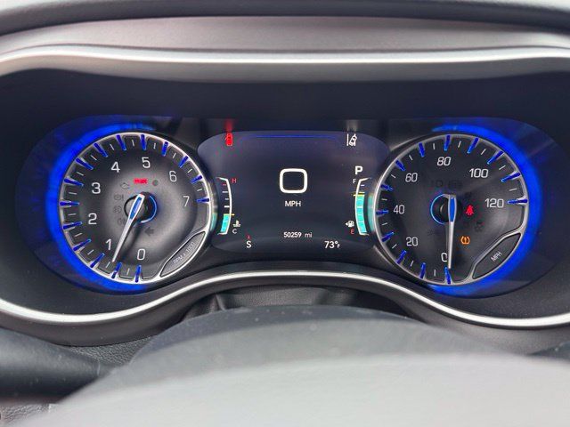 Used 2025 Chrysler Pacifica Select FWD image 15
