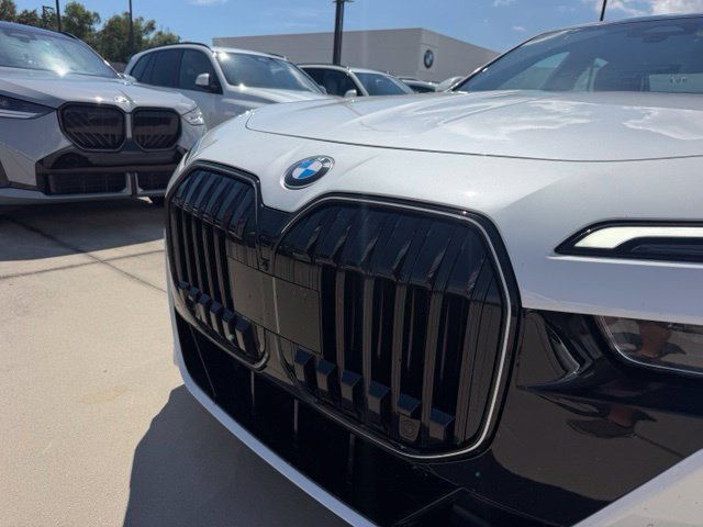Used 2026 BMW 740i w/ Premium Package RWD image 2