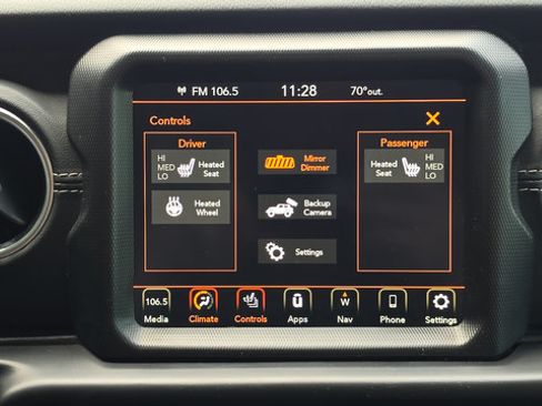 Used 2022 Jeep Wrangler Unlimited Sahara w/ Cold Weather Group AWD/4WD image 23