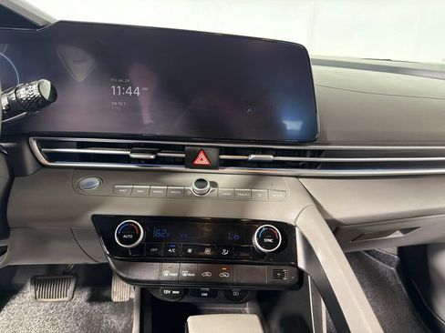 Used 2024 Hyundai Elantra SEL FWD image 15