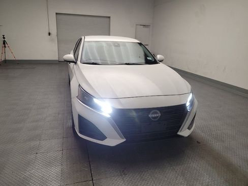 Used 2023 Nissan Altima 2.5 SV FWD image 14