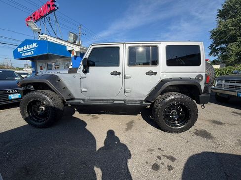 Used 2015 Jeep Wrangler Unlimited Rubicon w/ Connectivity Group AWD/4WD image 6