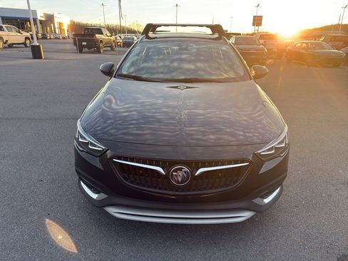 Used 2018 Buick Regal Essence w/ Driver Confidence Package #1 image 8