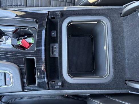 Used 2023 Cadillac Escalade V w/ LPO, ONYX Package image 22