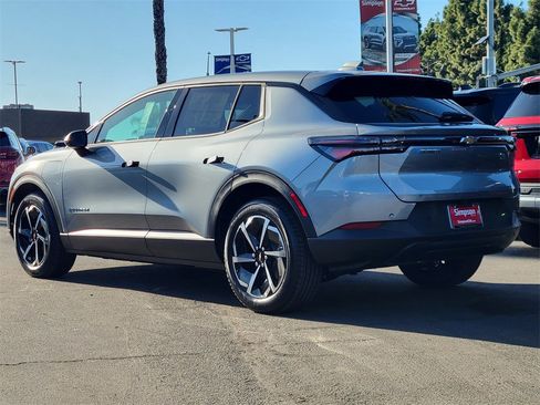 New 2026 Chevrolet Equinox EV LT image 2