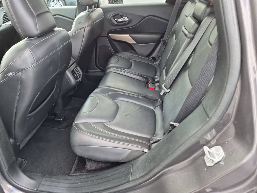 Used 2018 Jeep Cherokee Limited AWD/4WD image 26