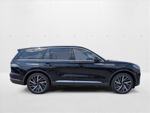 Used 2025 Lincoln Aviator Reserve w/ Equipment Group 201A image 4