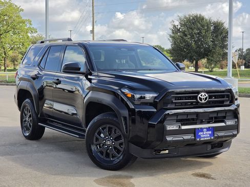 Used 2025 Toyota 4Runner SR5 AWD/4WD image 2