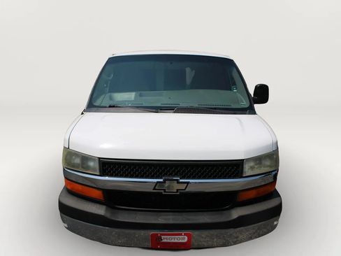 Used 2013 Chevrolet Express 3500 RWD image 2