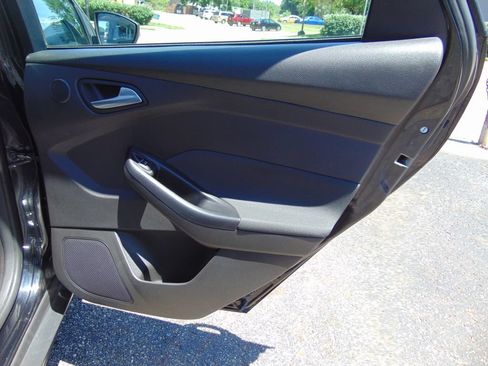 Used 2016 Ford Focus Titanium w/ Titanium Technology Package FWD image 26