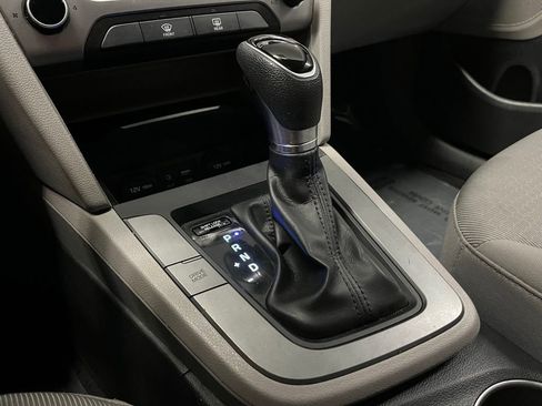 Used 2017 Hyundai Elantra SE image 11