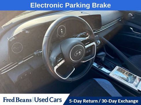 Used 2023 Hyundai Elantra SEL w/ Convenience Package image 9