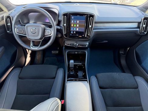 Certified 2023 Volvo XC40 Recharge Ultimate image 2