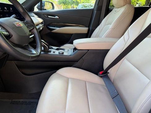 Used 2025 Cadillac XT4 Premium Luxury image 17