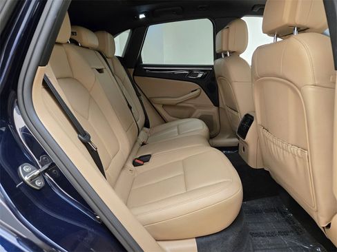 Used 2020 Porsche Macan image 26