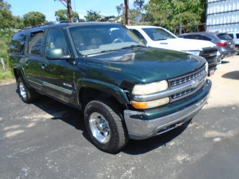 Used 2001 Chevrolet Suburban 2500 LT w/ LT Preferred Equipment Group AWD/4WD image 2