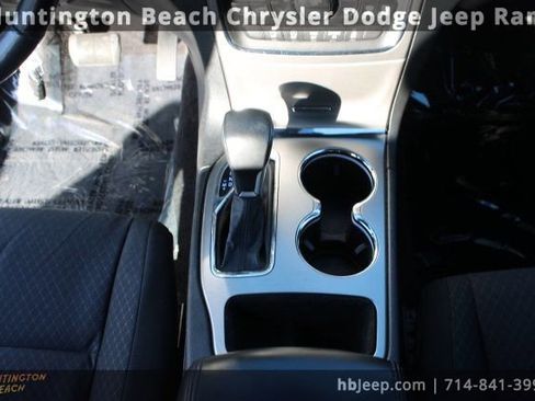 Used 2018 Jeep Grand Cherokee Laredo image 13