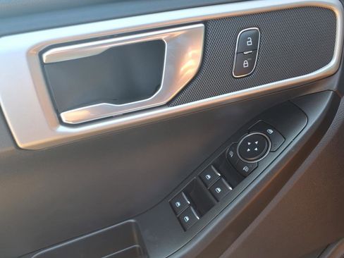 New 2025 Ford Explorer image 16