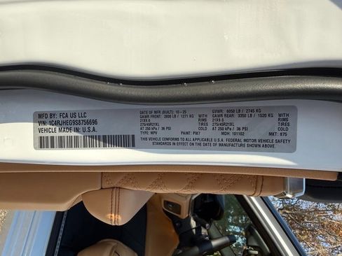 New 2025 Jeep Grand Cherokee Summit image 44