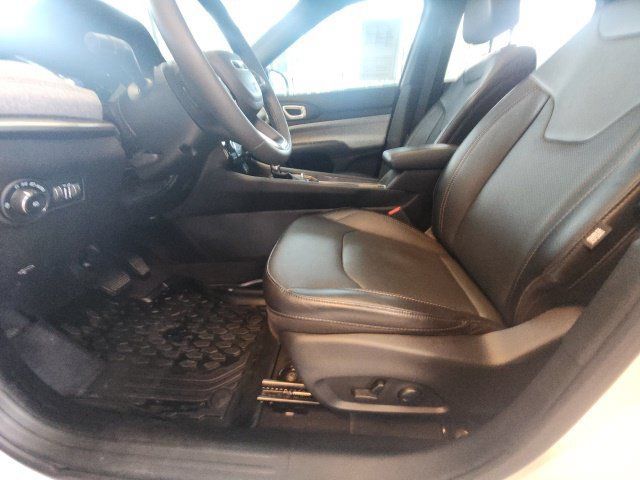 Used 2023 Jeep Compass Latitude w/ Sun and Sound Group AWD/4WD image 20
