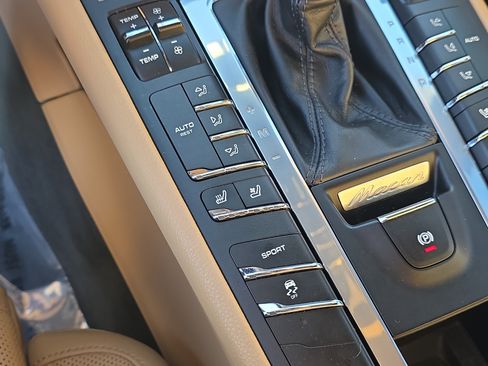 Used 2017 Porsche Macan S image 27
