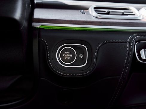 Used 2025 Mercedes-Benz Maybach GLS 600 4MATIC image 73