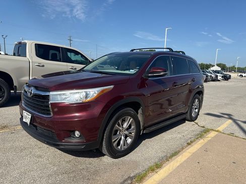 Used 2015 Toyota Highlander XLE FWD image 1