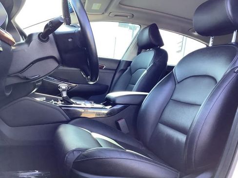 Used 2019 Kia Cadenza Technology image 8