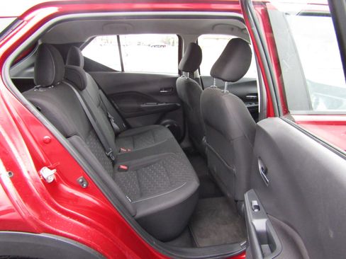 Used 2021 Nissan Kicks SV image 23