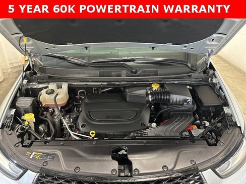 Used 2024 Chrysler Pacifica Touring-L image 41