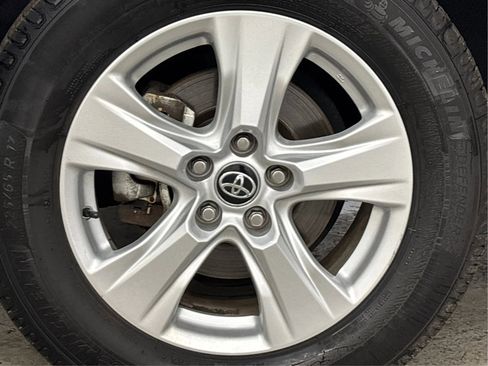 Used 2020 Toyota RAV4 XLE w/ Convenience Package image 32