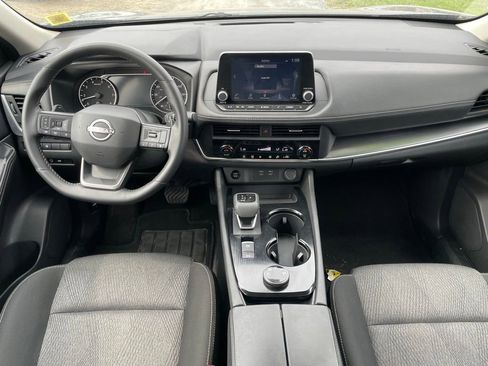 Certified 2025 Nissan Rogue SV image 12