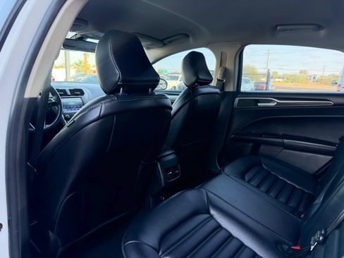 Used 2020 Ford Fusion SEL FWD image 25