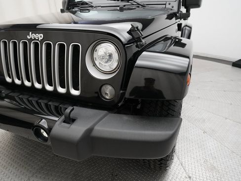 Used 2017 Jeep Wrangler Sahara w/ Connectivity Group image 20