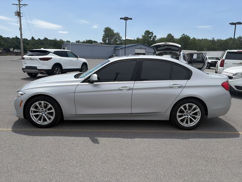 Used 2018 BMW 320i xDrive Sedan AWD/4WD image 9