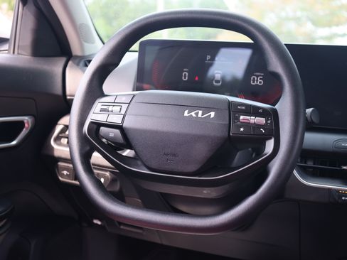 Used 2025 Kia K4 FWD image 8