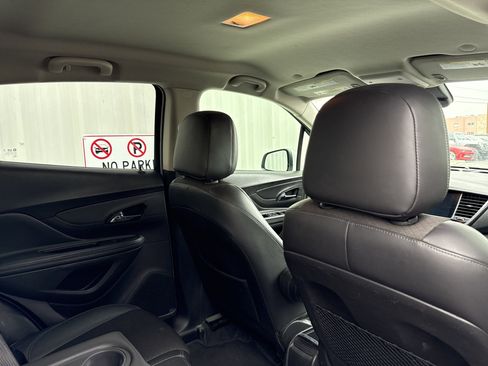 Used 2021 Buick Encore Preferred image 30