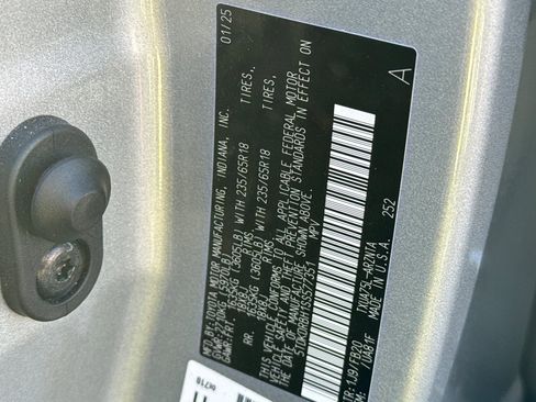 Used 2025 Toyota Highlander LE image 56